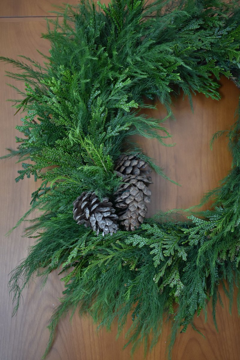 montsejmzg's tweet photo. Hola a todos! Estoy haciendo Coronas Navideñas de follaje natural! Esta ideal de regalo de navidad! Les agradecería si lo comparten! Les dejo mi Instagram para que chequen lo que voy subiendo! https://t.co/QVBF2BhcKG  Gracias!!! https://t.co/0Mb0XYn6eL