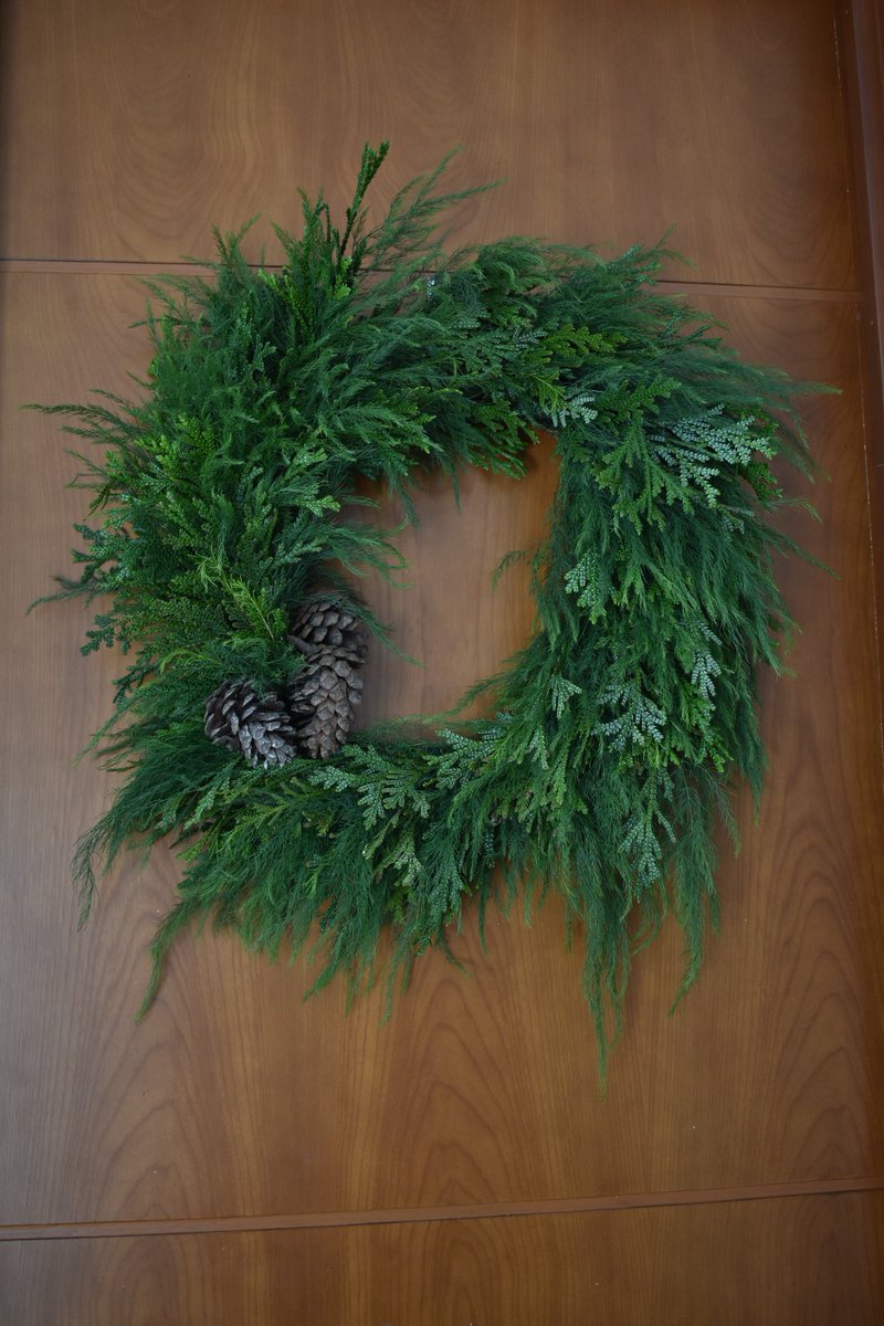 montsejmzg's tweet photo. Hola a todos! Estoy haciendo Coronas Navideñas de follaje natural! Esta ideal de regalo de navidad! Les agradecería si lo comparten! Les dejo mi Instagram para que chequen lo que voy subiendo! https://t.co/QVBF2BhcKG  Gracias!!! https://t.co/0Mb0XYn6eL