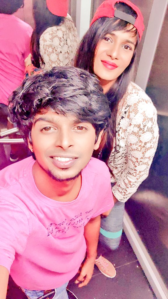 CruzeSamie's tweet image. Day done well with my Beauty Queen of kollywood 🥂❤️🍾💪😘 @meera_mitun