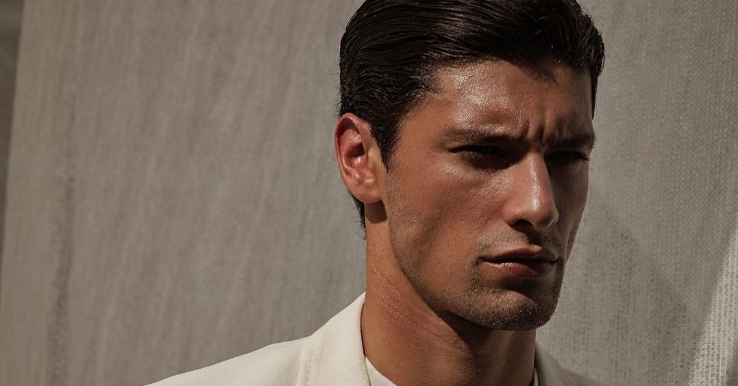 FMDOS's tweet photo. Conoce al guapo chileno que triunfa modelando para Dolce & Gabbana #NosEnamoramos
https://t.co/tH7ZT2AHm0 https://t.co/zDpm1z5nsM