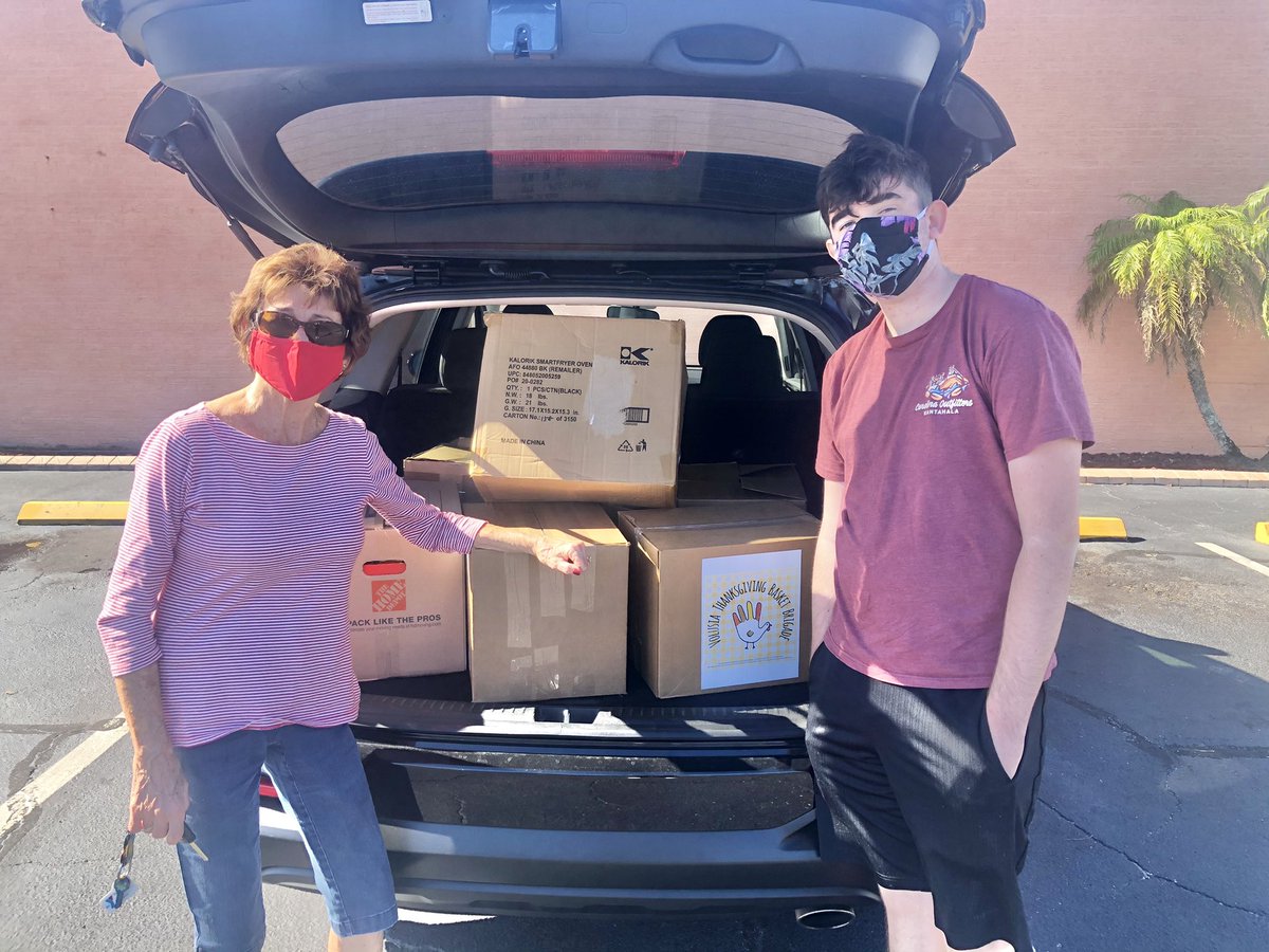 DawnAlves's tweet photo. Feeling BLESSED by blessing others! Delivered Thanksgiving meals today to those in need - perfect way to start the holiday season ❤️ #TOTTS #basketbrigade #turkeysonthetable https://t.co/mSsOkDwcJ9