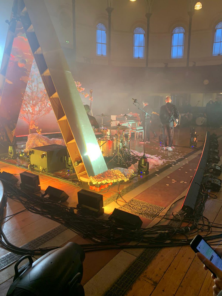 DriiftLive's tweet photo. Tune in at 8pm to watch @TheVampsband perform live from Hackney Round Chapel. Tickets here: https://t.co/lDGqsOop8s https://t.co/SYhqNT1jxs