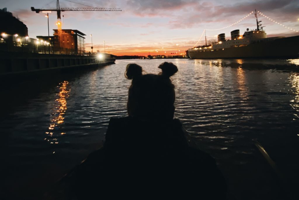 Tutkapro's tweet photo. Kaamosmasennuksella ja -oireilla on selkeä ero ja tämä unohtuu usein yleisessä keskustelussa. Käy lukemassa lisää ➡️ https://t.co/bx6rxk7qFf

Toimittaja: Siiriliina Kantola

#tutkalla #tutkapro #kaamosmasennus #turunamk #taideakatemia https://t.co/RJ8Xuzll49