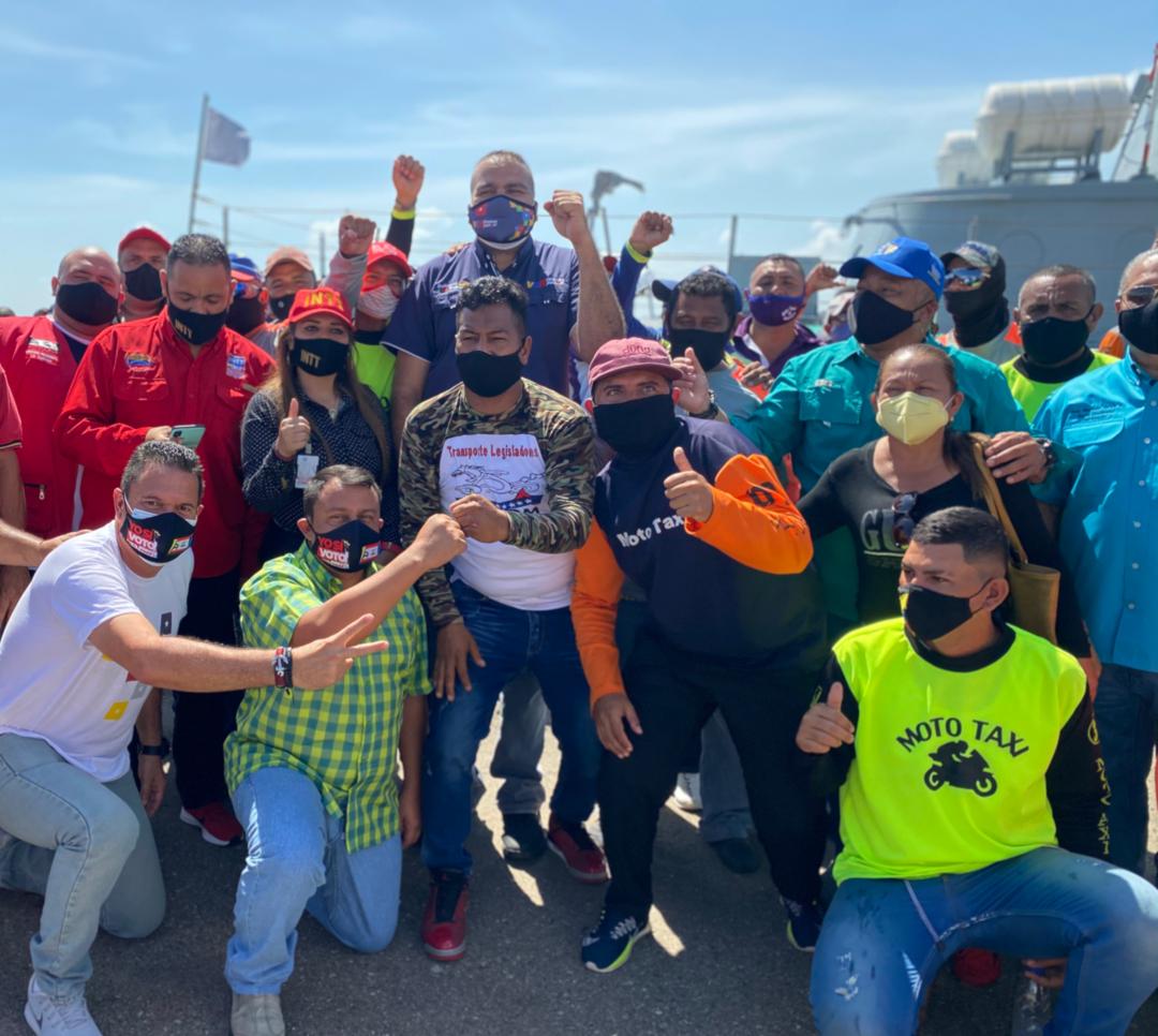 colsoctrans's tweet photo. #21Nov #ClaseObreraAntiimperialista #Ayer|| ZULIA Maracaibo dio un apoyo contundente a los candidatos de la Patria rumbo a la #AsambleaNacional2020 Necesario es vencer! @ELOYSULBARAN @kelvismaldonad1 @DeltaColectivo @Oscarina_Guzman @Frankce94174708 @Ruta206 @17_ruta @ritik_b https://t.co/fapc3Opd3s