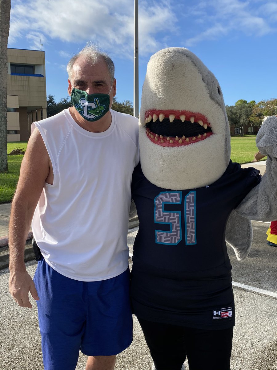 SharksAHS's tweet photo. Sharks in the HOUUUUUSE! Team Atlantic showed up to support the Volusia Basket Brigade today - over 3000 Thanksgiving meals delivered to families in need ❤️🙌🏼🦈 #TOTTS #basketbrigade #turkeysonthetable https://t.co/VucrzgJC5C