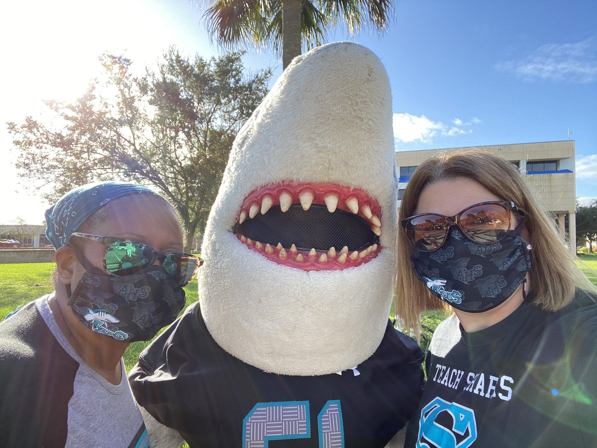 SharksAHS's tweet photo. Sharks in the HOUUUUUSE! Team Atlantic showed up to support the Volusia Basket Brigade today - over 3000 Thanksgiving meals delivered to families in need ❤️🙌🏼🦈 #TOTTS #basketbrigade #turkeysonthetable https://t.co/VucrzgJC5C
