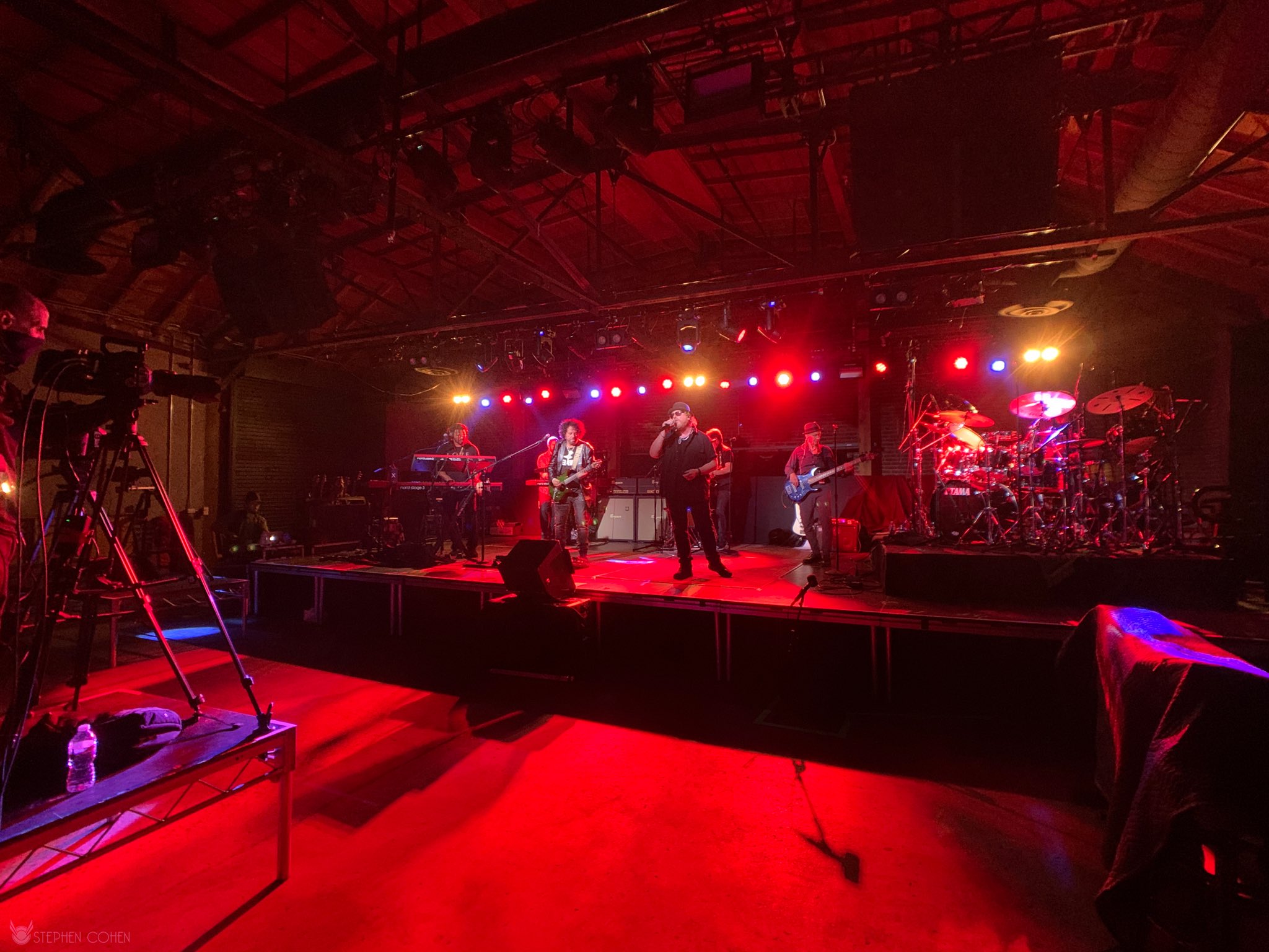 Toto We Re An Hour Away From The Start Of Our Uk Eu Live Stream At 8pm Gmt 9pm Cet But Remember You Can Watch Anywhere You Are In The World At The