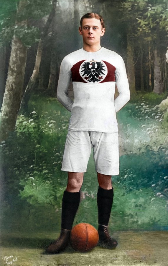 FOTOS HISTORICAS O CHULAS DE FUTBOL - Página 18 EnXphJ_WEAcUQNE?format=jpg&name=900x900