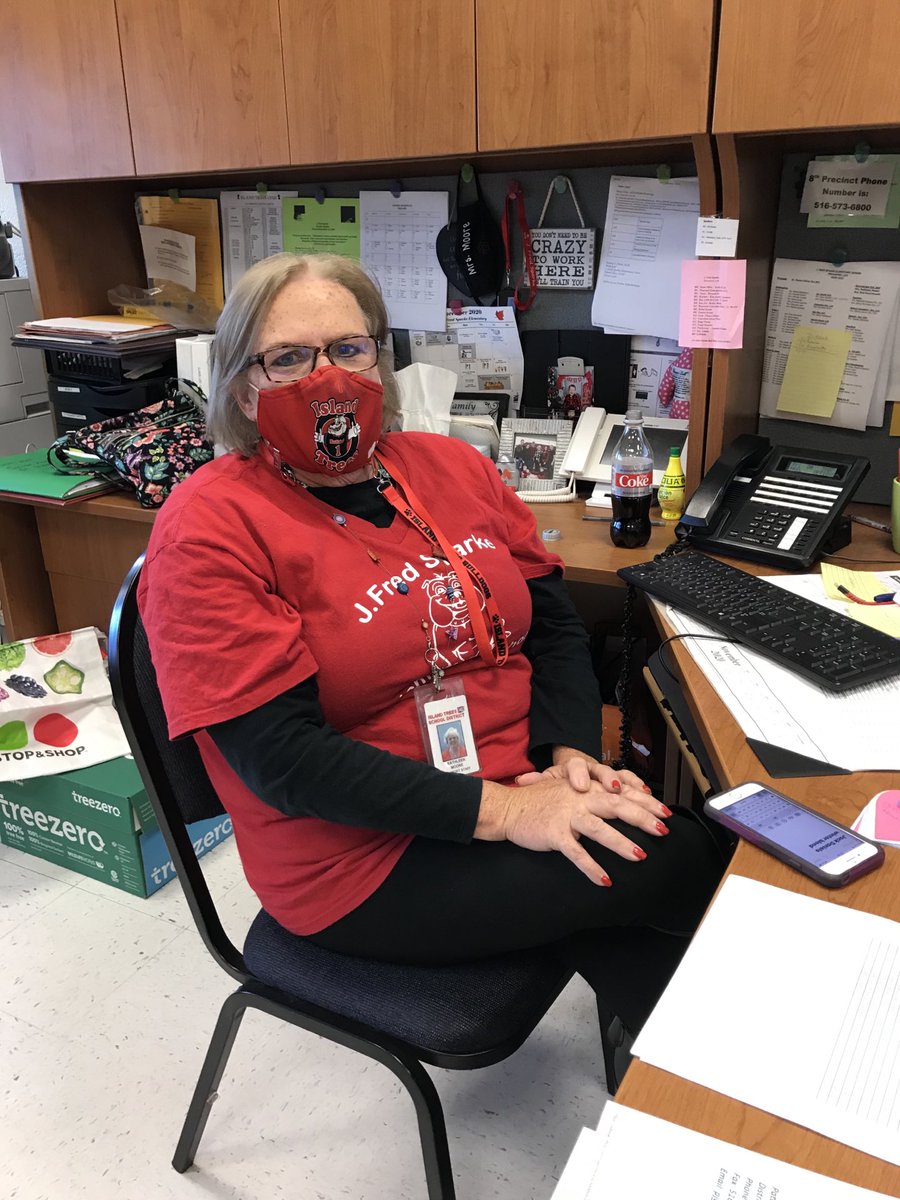 SparkeShines's tweet photo. School Spirit is alive &amp; well at Sparke! Thank you to our PTA for our new masks! 🐾❤️⁦@SparkeShines⁩ #schoolspirit2020 #betrueto your school https://t.co/f4AIzL2N1D