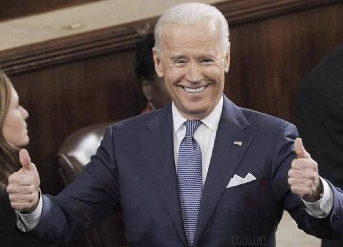 Chickierocks's tweet photo. Who has two thumbs and now has beaten FDR to make history for winning the presidential election 4 times????
This guy 🤗🇺🇸😁 #SaturdayThoughts #PresidentElect #JoeBiden https://t.co/QWgINBRff0