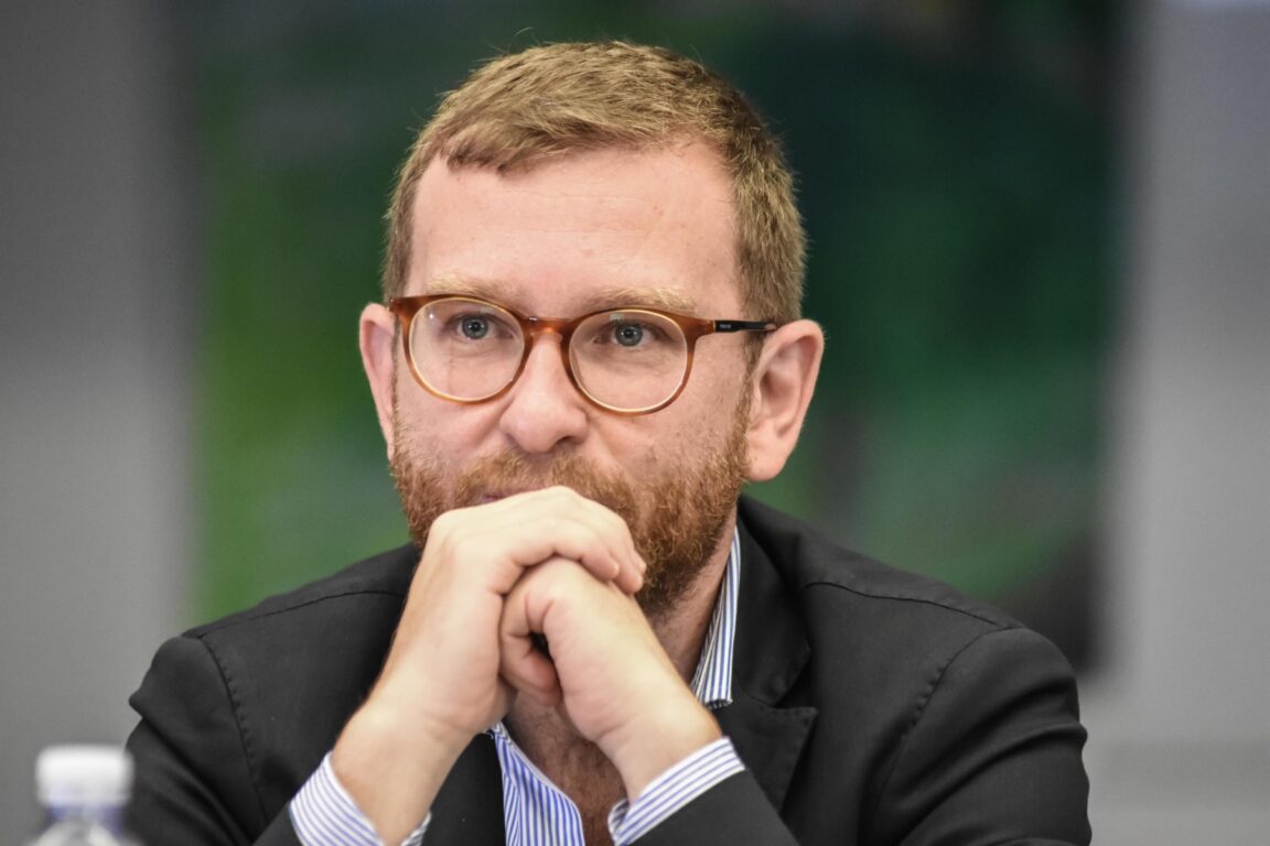 progettocoris's tweet photo. Il Ministro per il Sud e la Coesione territoriale è @peppeprovenzano.
Per avere più informazioni, seguite la nostra pagina Instagram --> https://t.co/4kTgr1n1Tx
.
.
.
#sapienzainmovimento #studentisapienza #roma #smm20 #pasocial #università #innovation #ministro #sudecoesione https://t.co/ZqxYcij34v