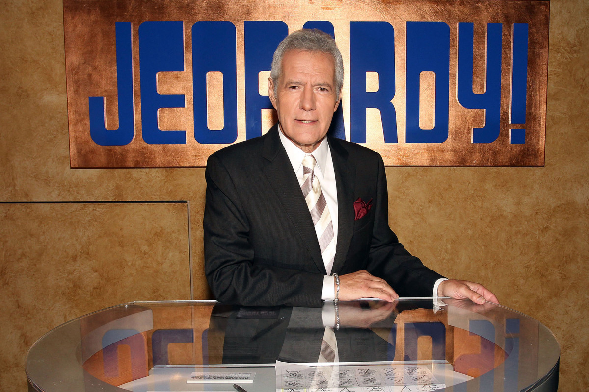 PageSix's tweet photo. Alex Trebek cremated, ashes will remain with his wife at home https://t.co/RnpRw0MmSS https://t.co/sZzNIVy2l7