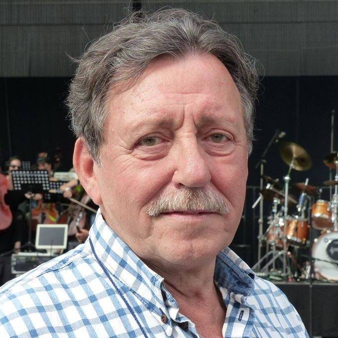 Tamás Mihály, 73, Hungarian bassist (Omega)...FROM THE BAND **OMEGA** (ENDING) A GEORGE SOROS/CHRIS CHRISTIE SOUL ASPECT DEAD TODAY, AND ON MY BIRTH YEAR 73!! https://t.co/lW03jwldXP