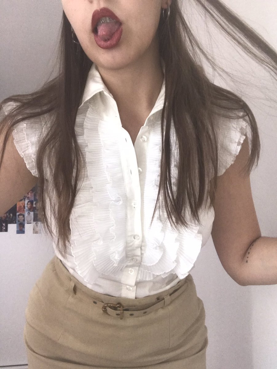 agusrauhI's tweet photo. “There’s so much joy to be had in playing with clothes. It just becomes this extended part of creating something.” - Harry Styles
#ClothesAreFun https://t.co/gvH6gzpz5X