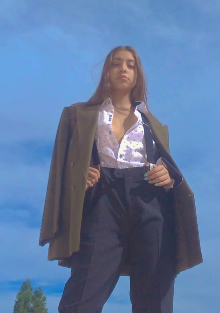 shittbarbas's tweet photo. #ClothesArefun Hoy me puedo vestir como yo quiero, entendiendo que la ropa no tiene género y siendo yo misma. Porque vestirme de determinada manera no me hace "menos mujer" y eso lo terminé de entender gracias a Él.
@Harry_Styles @GemmaAnneStyles https://t.co/MMVktrb98f