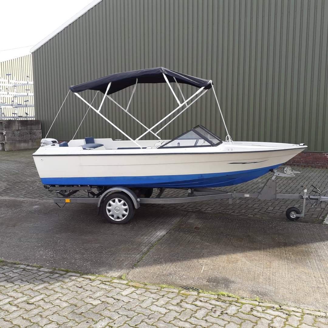 ReindersBoten's tweet image. Zijn tochtjes maken over het Oldambtmeer zal niet meer gaan, gisteren heeft deze leuke en stoere speedboot een lange reis gemaakt richting Zeeland. Het setje is verkocht i.c.m. nieuwe Marlin trailer model Navigator.

#Speedboot #Mariner #Marlin #occasion #Beerta #Oldambt #Zeeland