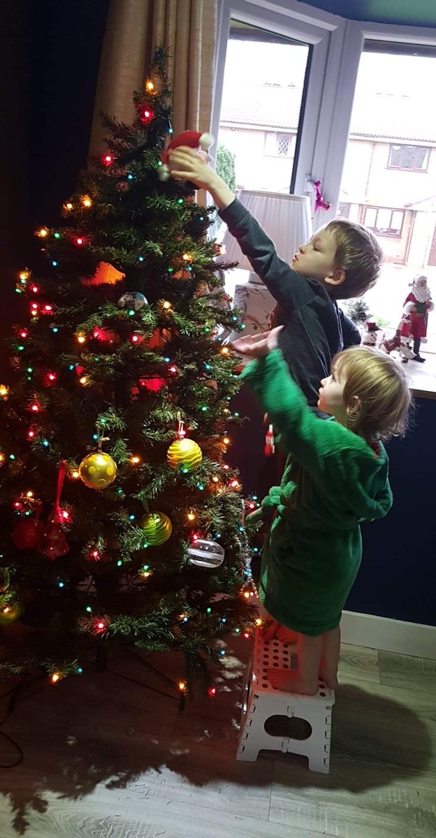 MrsA_McClellan's tweet photo. @NatDewhurst @EugeniaNaser @johnb010172 Sweet photo taken today #BelieveInChristmas #grandchildren https://t.co/NGbmiMF7AS