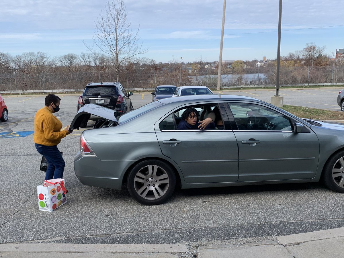 Alvarezhsprov's tweet photo. Shout out to our Alvarez Wellness team for organizing our Thanksgiving drive. The generosity of our Alvarez staff, our partners @BGCPROV & board members & @rickyc747 helped feed 75 families! @AInfanteGreen @pvdschools @HarrisonPeters @YinkaAlege https://t.co/Op70rwARJf