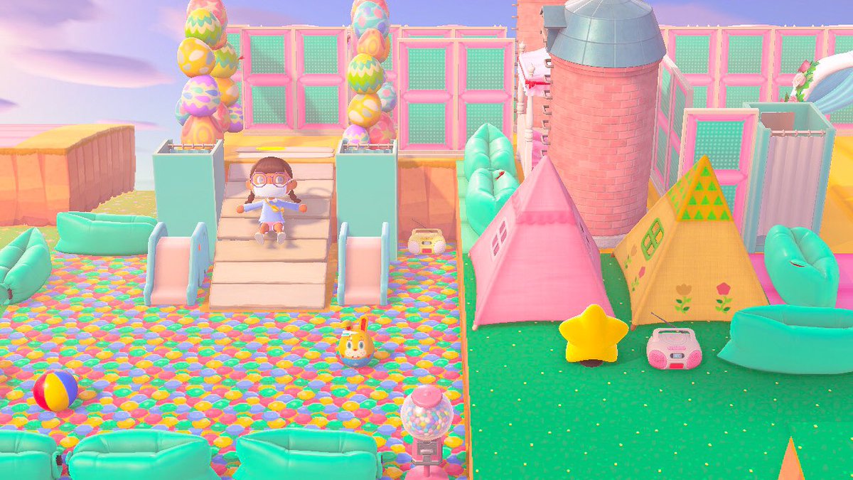 I made a huge bouncy house! Complete with a slide and ballpit!🎪