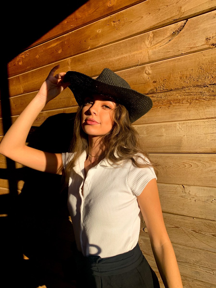 VanessaMerrell's tweet photo. yee haw baby https://t.co/ZsWlsddCVz