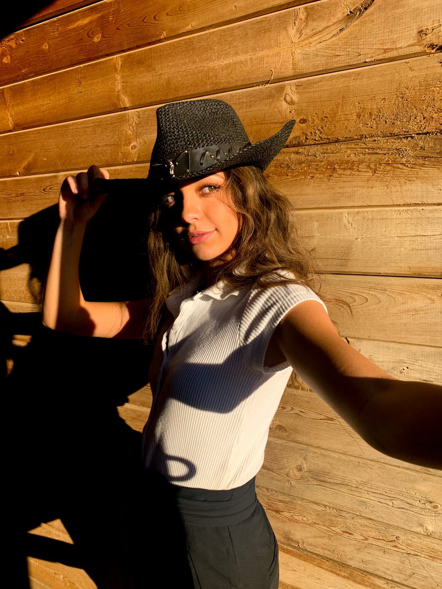 VanessaMerrell's tweet photo. yee haw baby https://t.co/ZsWlsddCVz