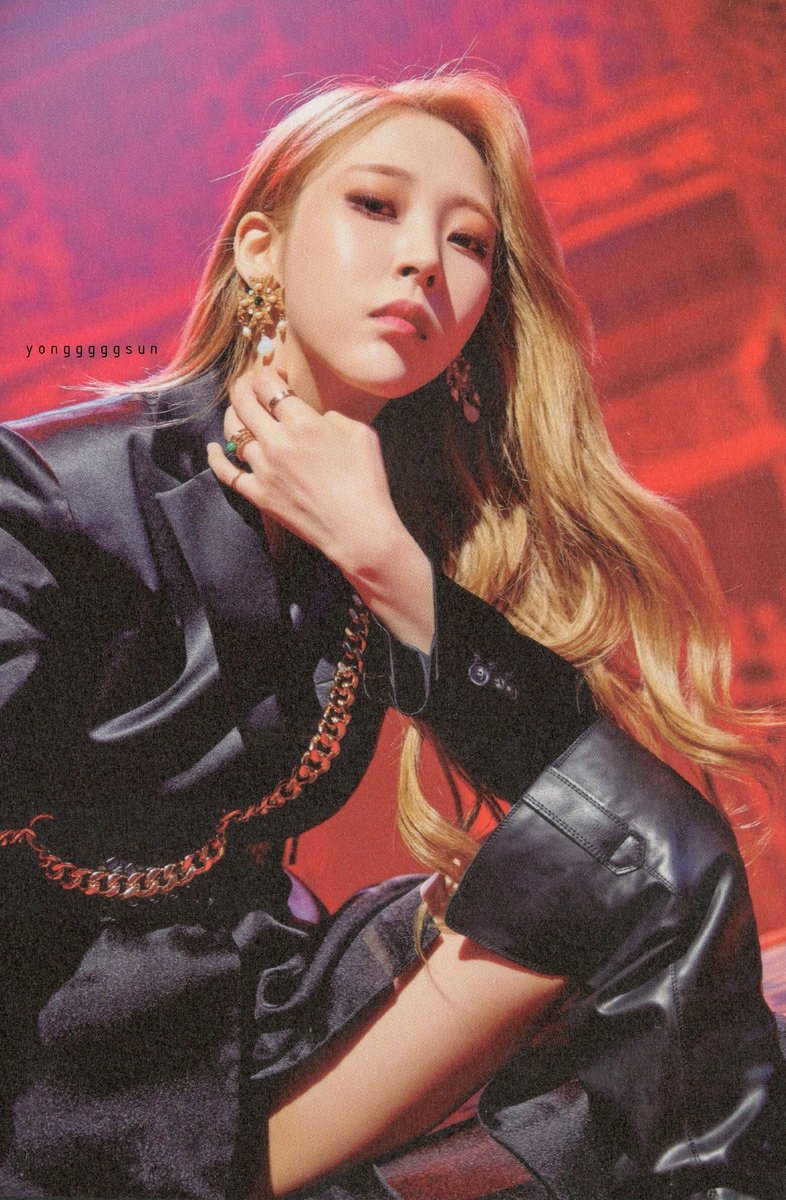 ARCHIVEMMMOO's tweet photo. [SCAN] TRAVEL Booklet - MOONBYUL
@RBW_MAMAMOO ©yongggggsun https://t.co/sf0dTXx5We