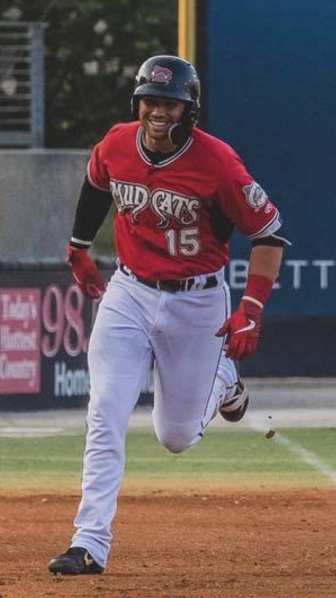 DarrinHenry's tweet photo. ✅All Star team at each level ✅Top 10 in league each year in HR, Extra Bases, RBI’s ✅2018 Gold Glove Award✅ 2019 Baseball America DPOY ✅Top 15 MLB Pipeline Brewers ✅Top 5 average pop time✅ Tops framing metrics &amp; catcher ERA ✅ Brewers leadership award ❌40 man roster https://t.co/oKo7n74HoC