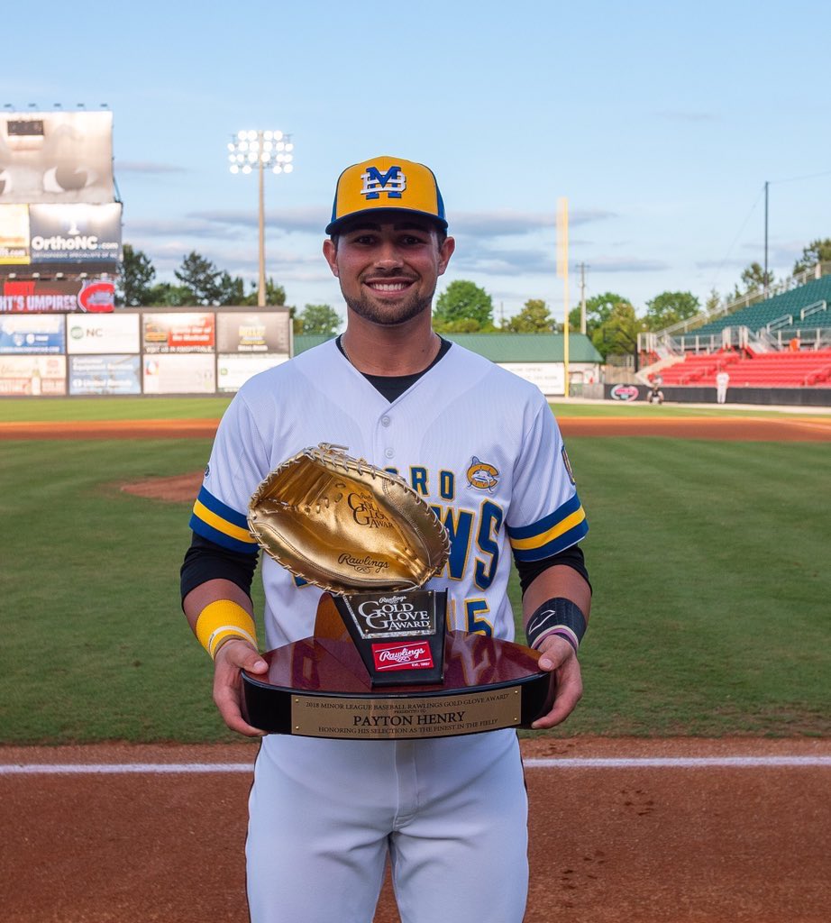DarrinHenry's tweet photo. ✅All Star team at each level ✅Top 10 in league each year in HR, Extra Bases, RBI’s ✅2018 Gold Glove Award✅ 2019 Baseball America DPOY ✅Top 15 MLB Pipeline Brewers ✅Top 5 average pop time✅ Tops framing metrics &amp; catcher ERA ✅ Brewers leadership award ❌40 man roster https://t.co/oKo7n74HoC