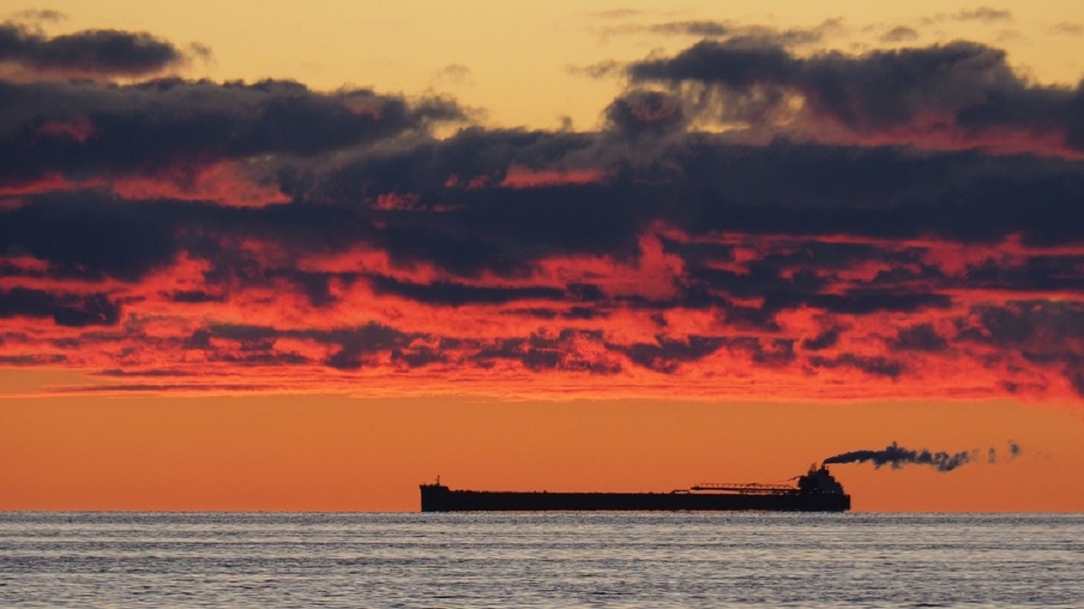 Presque Isle Lights tweet media