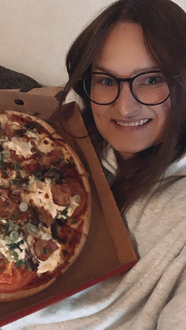 Pizza Party 🍕
.
#weekend #littlesister #pizza #party #home #münster #glasses #saturday #mood #germany