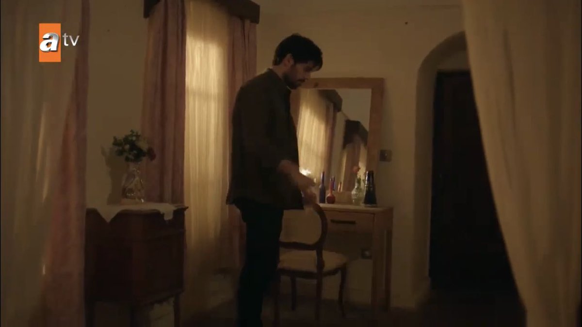 why is this crusty ass bitch violating the sanctity if reymir’s bedroom??? GO AWAY CREEP  #Hercai