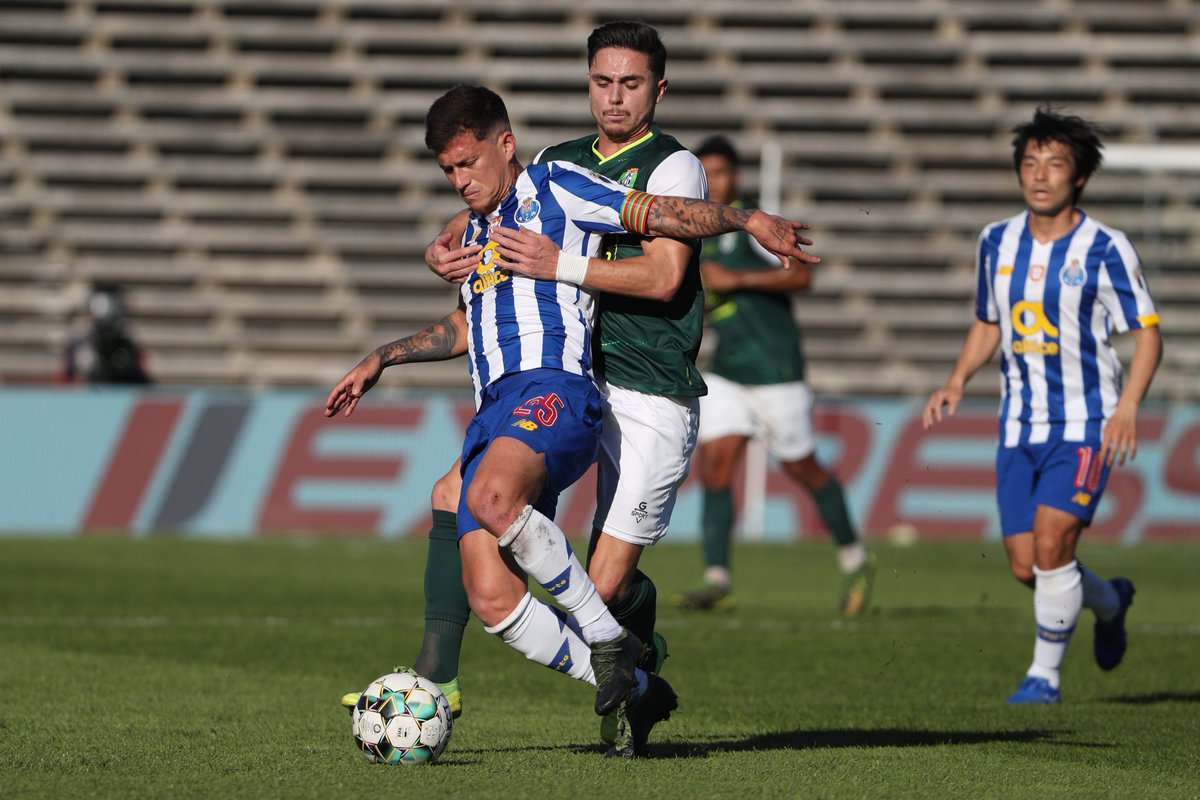 IvaNFCPortO's tweet photo. Капитан Отавио также отметился очередной голевой передачей 👌
#FCPorto #GDFBFCP #TaçadePortugal #NaçãoPorto https://t.co/6vKOiFRhab