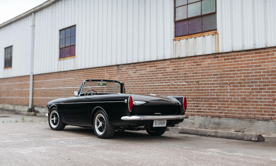 aut0mob's tweet image. #SunbeamSunday
The elegant yet sporty #Sunbeam Tiger (1964–67) was a high-performance version of the #RootesGroup's #SunbeamAlpine roadster, redesigned by #CarrollShelby and fitted with the #Ford #V8.
Like the #ACAce before, it was meant to conquer the American market.

©bonhams