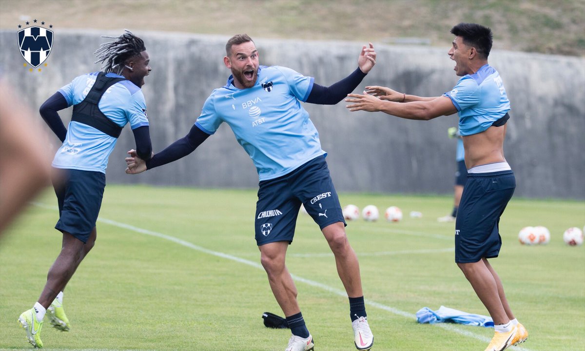 Rayados's tweet photo. 📸| 🎶 El orgullo... Rayado🎶 Solo buenas vibras. 🤠🙌🏻🔋

#ArribaElMonterrey 💙⚪️ https://t.co/RqpofmsPzo