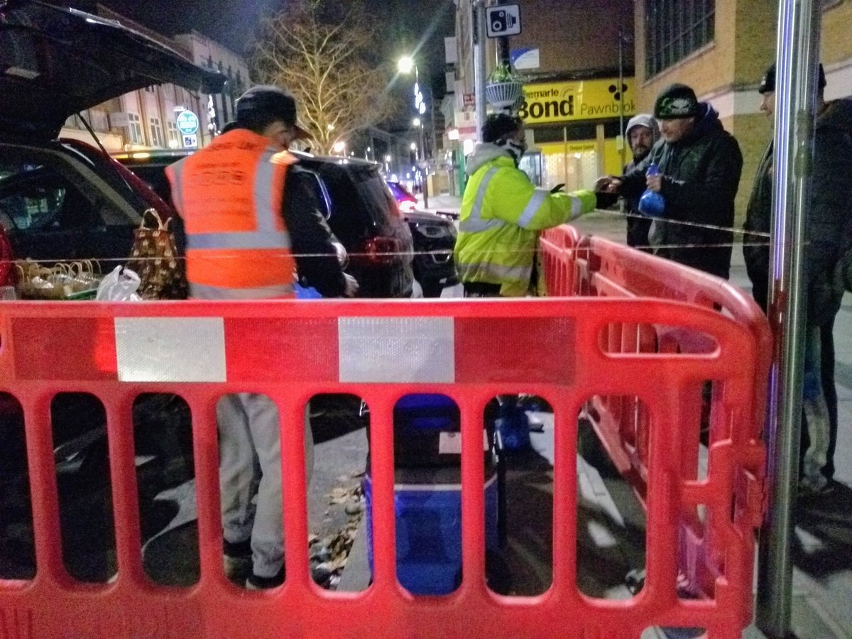 SloughOutreach's tweet photo. Saturday evening outreach with volunteers @SaiSevaUK serving kindly donated hot meals and essentials to those in need #homeless #poor #hungry #displaced #distitute
#JoinIn #GetInvolved ๐โค๏ธ https://t.co/apDwoRGkQi