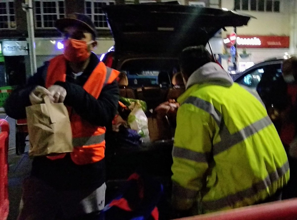 SloughOutreach's tweet photo. Saturday evening outreach with volunteers @SaiSevaUK serving kindly donated hot meals and essentials to those in need #homeless #poor #hungry #displaced #distitute
#JoinIn #GetInvolved ๐โค๏ธ https://t.co/apDwoRGkQi