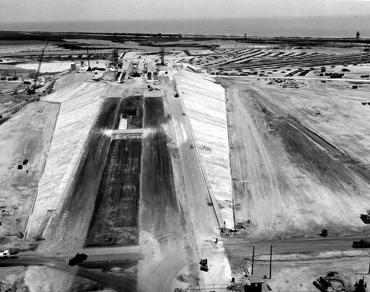 It took a massive 52,000m³ (68,000yd³) of concrete to complete the main structure of the pad.Images not dated.