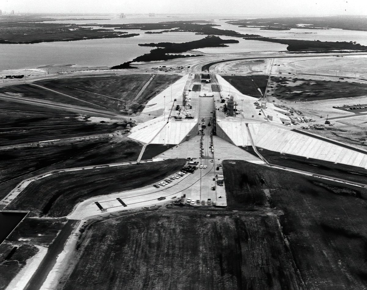 It took a massive 52,000m³ (68,000yd³) of concrete to complete the main structure of the pad.Images not dated.