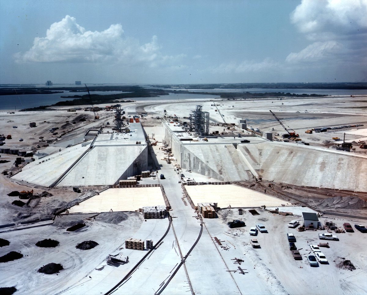 It took a massive 52,000m³ (68,000yd³) of concrete to complete the main structure of the pad.Images not dated.