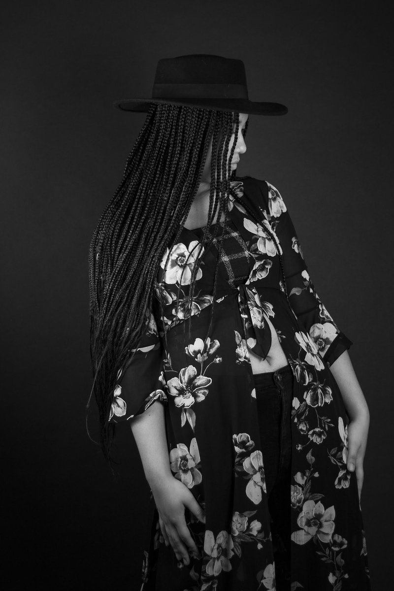darlingnova_'s tweet photo. My sis said 'let me slay as photographer this one time' https://t.co/cakH17I1jZ