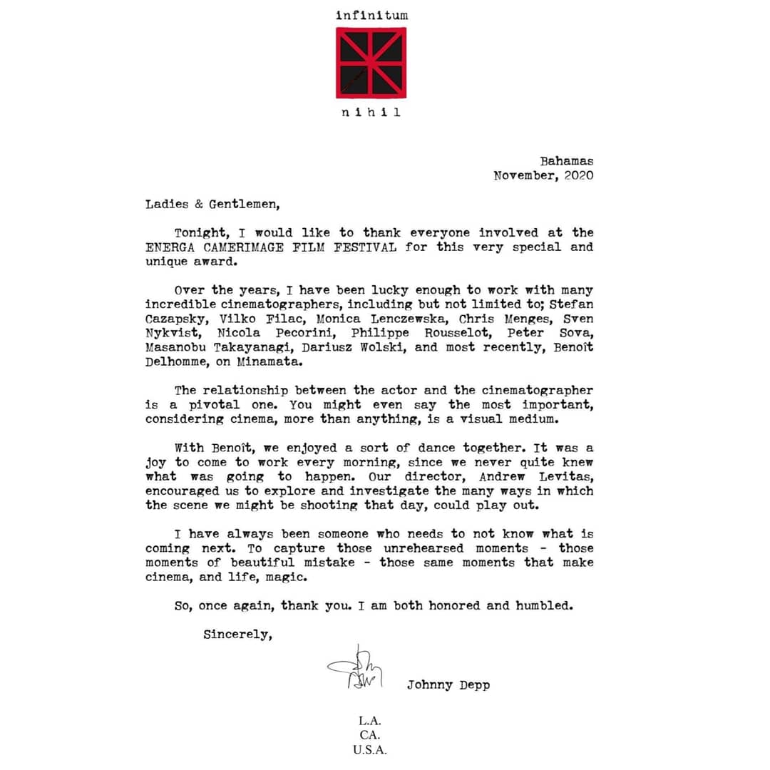 JDeppChile's tweet image. Nuestro querido #JohnnyDepp ganó el premio &quot;Actor con sensibilidad visual única en el Festival de Cine EnergaCamerimage! 
Johnny agradeció a través de está foto y carta! 
Felicitaciones para Johnny! Totalmente merecido 👏  #energacamerimage #awards2020