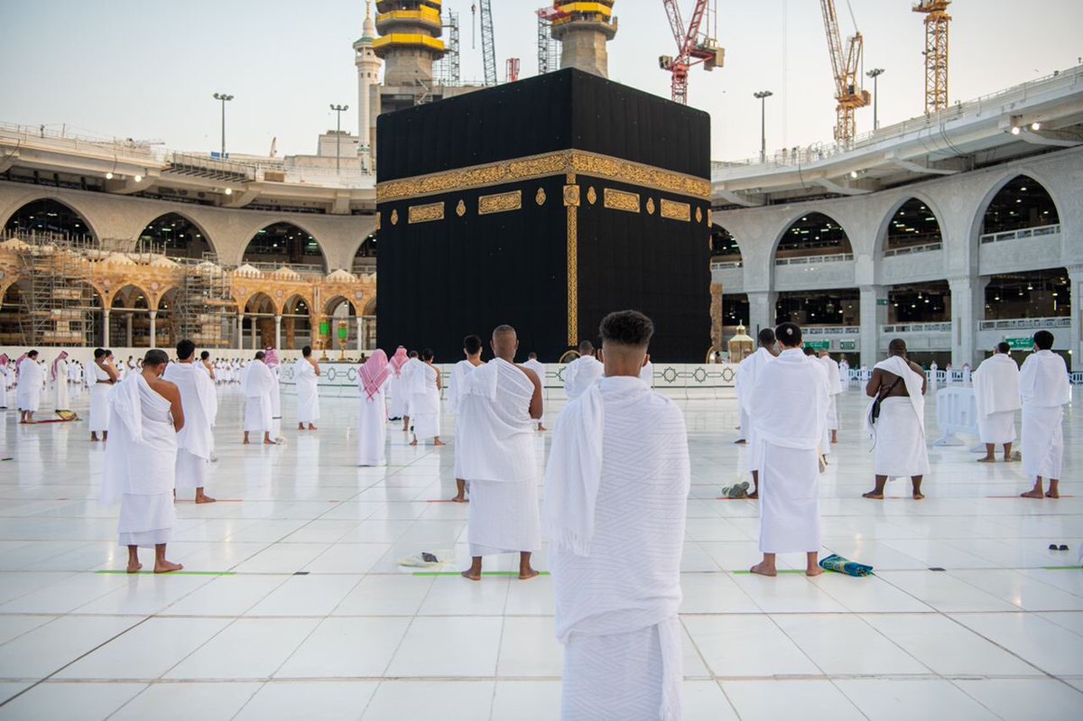 Makkah_wr's tweet photo. سنرجعُ يوماً إلى بيتهِ،
ونغرقُ في دافئاتِ المُنى 💛. https://t.co/bn3EAfs3X3