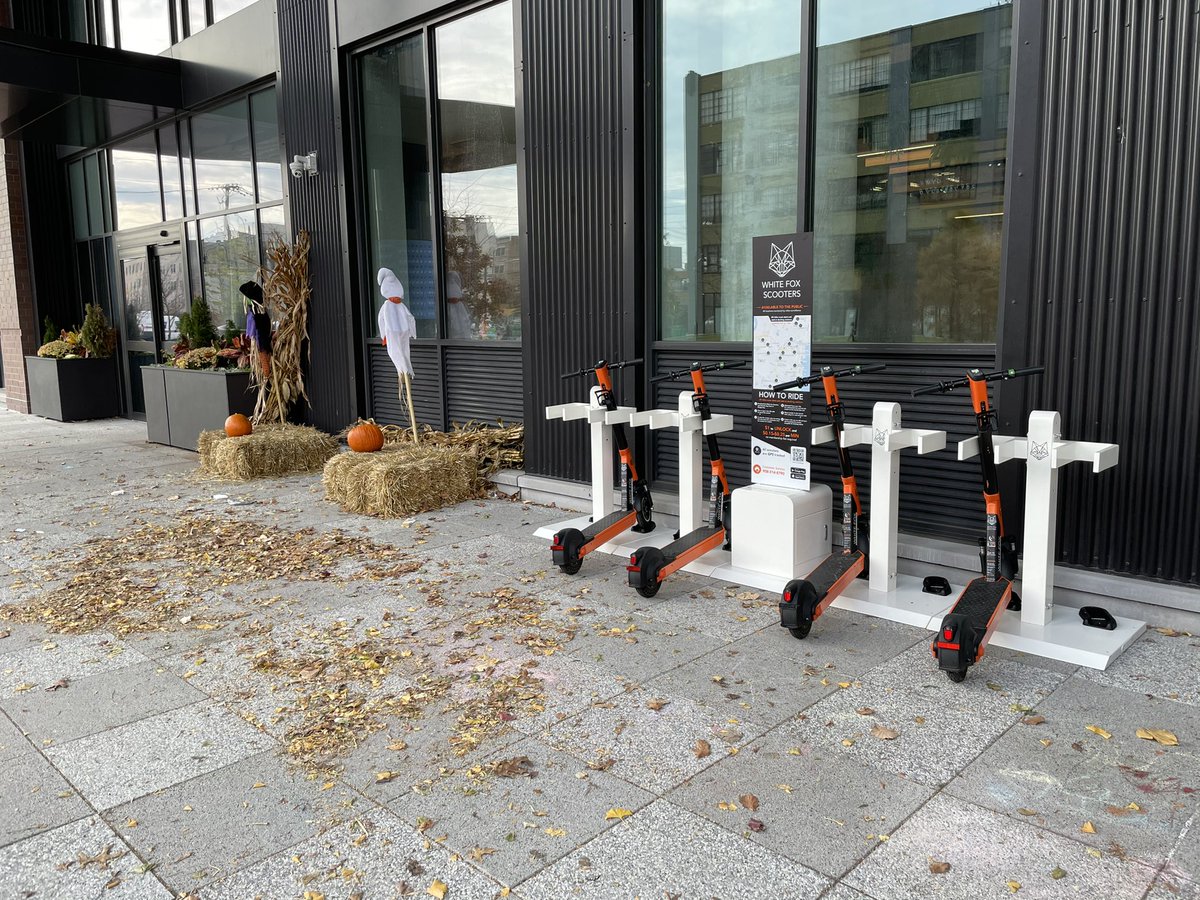 WhiteFoxScooter's tweet photo. Our 7Seventy House Location has moved to the front of the building and is blending into the October color theme! https://t.co/n5RTA5PCoU