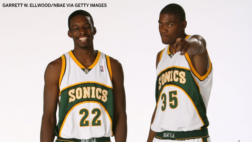 espn's tweet photo. The last two active Sonics are back together again in Brooklyn 🤝 

(via @wojespn) https://t.co/kOcOPXYmAi