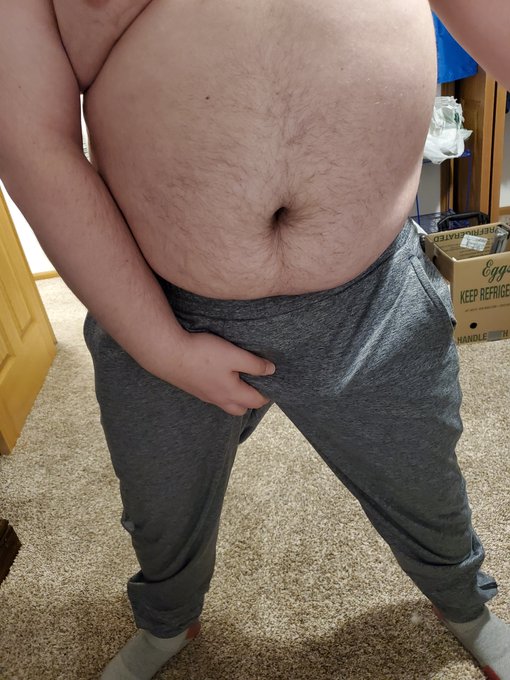 Cum check out this chubby, nerdy, dom, and order yourself a custom picture set or video. 📸📽️  Subscribe