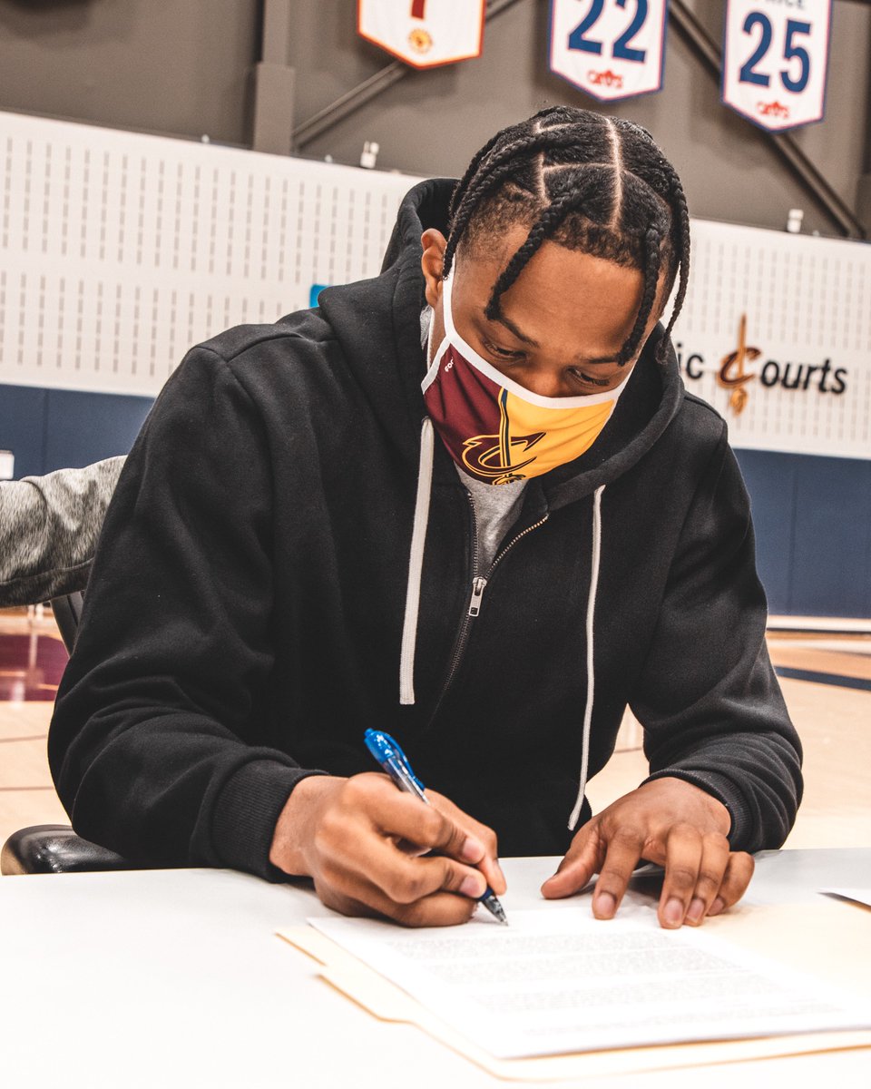 OFFICIAL: we've signed @isaacokoro303!
DETAILS: https://t.co/VVoN9FgPe0 https://t.co/QbHfXmJzi8