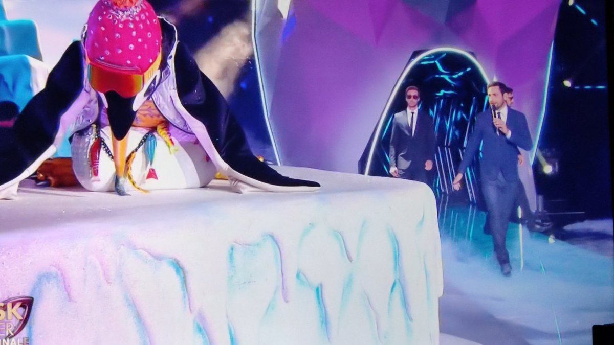 68AlexBEFL's tweet photo. #ReconfinementS23 @MaskSinger_TF1 #Larousso @CamilleCombal @alsublet @kevadamsss
@Anggun_Cipta  @JarryAtypique #MaskedSingerPH https://t.co/oiDQ4NxHrj