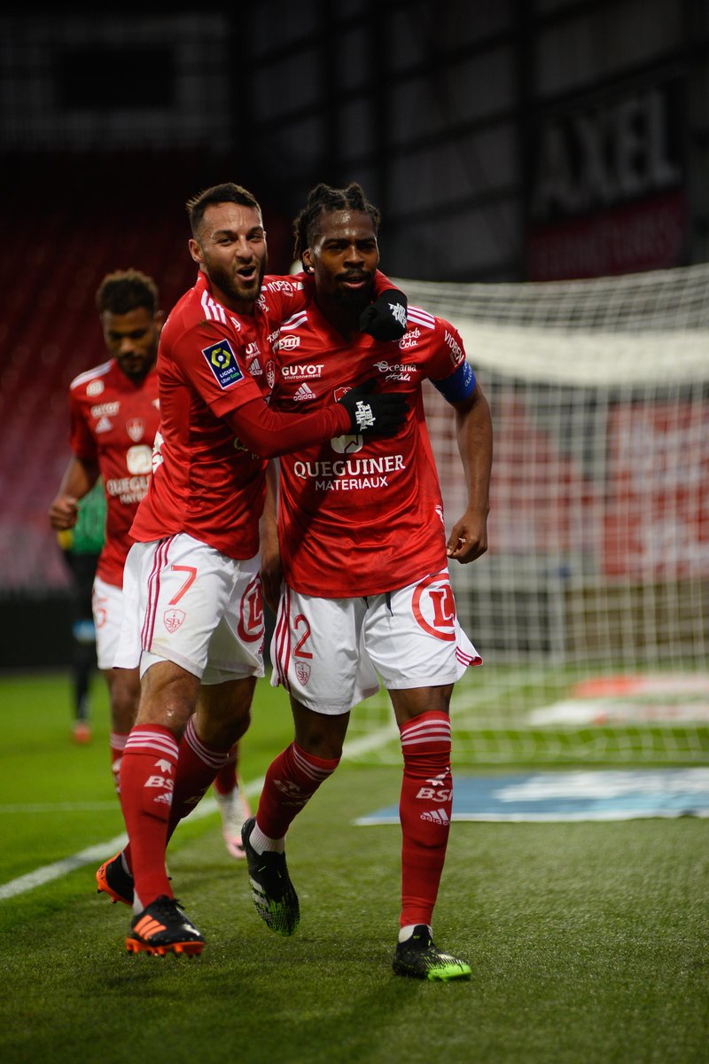 SB29's tweet photo. 📸 Les photos du match de la victoire face à Saint-Étienne à voir ici ↪ https://t.co/jzz8Z0ywtt
#SB29ASSE https://t.co/GuSyecw2DQ