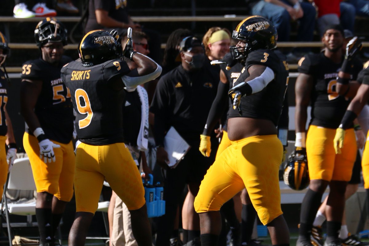 SouthernMissFB's tweet photo. Catching you up to speed in this 3-2 battle. 📸

9:33 left in the half. https://t.co/DVWJUAemNa