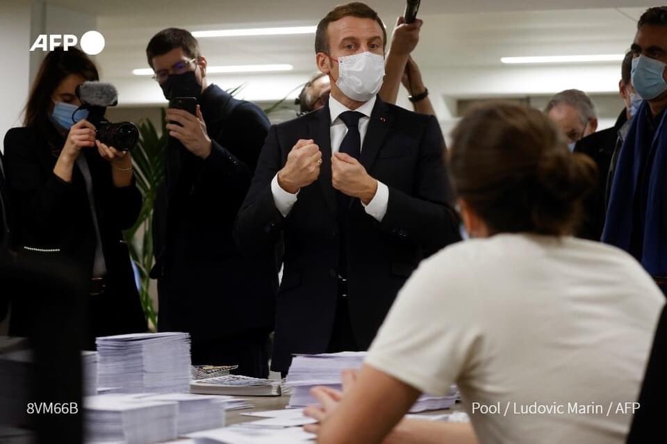 JonathanLacote's tweet photo. 🇫🇷🇦🇲
Le Président de la République @EmmanuelMacron s'est rendu aujourd'hui dans les locaux du Fonds Arménien de France pour soutenir le #Phonéthon, collecte de fonds destinée à financer une aide aux populations déplacées du #HautKarabakh https://t.co/em9INFSEW7